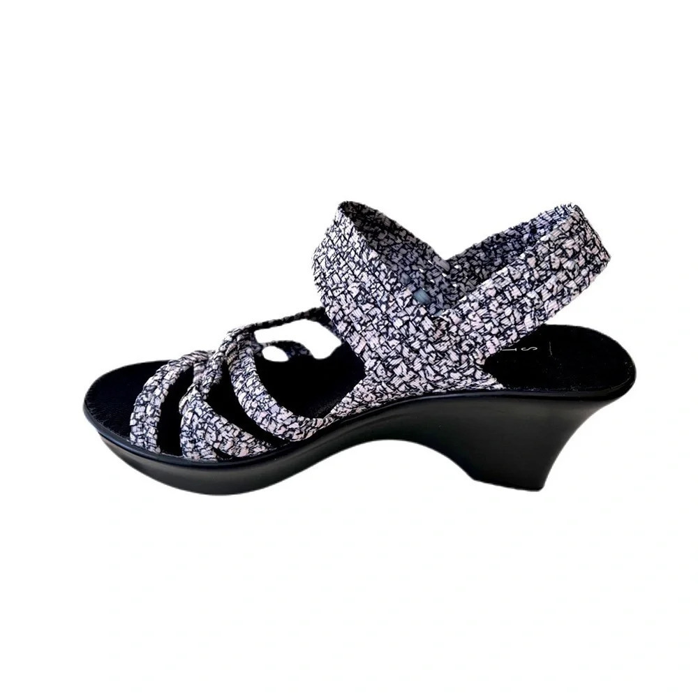 Steve Madden Torrist Woven Wedge Sandal, Blue/White, Size US 8.5.  In box new